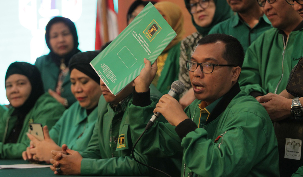 Ketua DPP PPP Achmad Baidowi alias Awiek (kanan).
