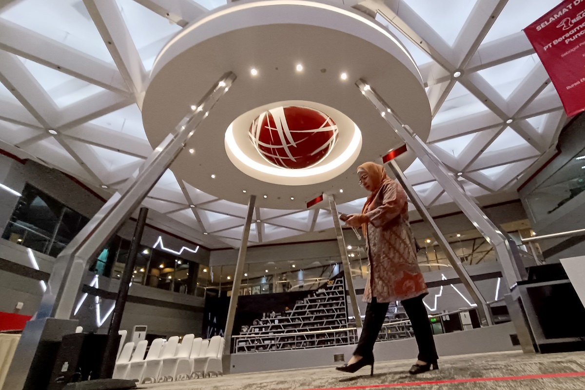 IHSG menguat untuk ketiga kalinya berturut-turut pada awal pekan Senin dengan penguatan sebesar 0,4%. 