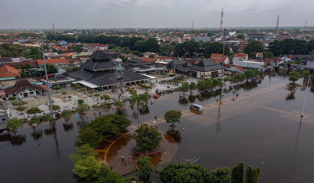 Banjir di alun-alun Demak