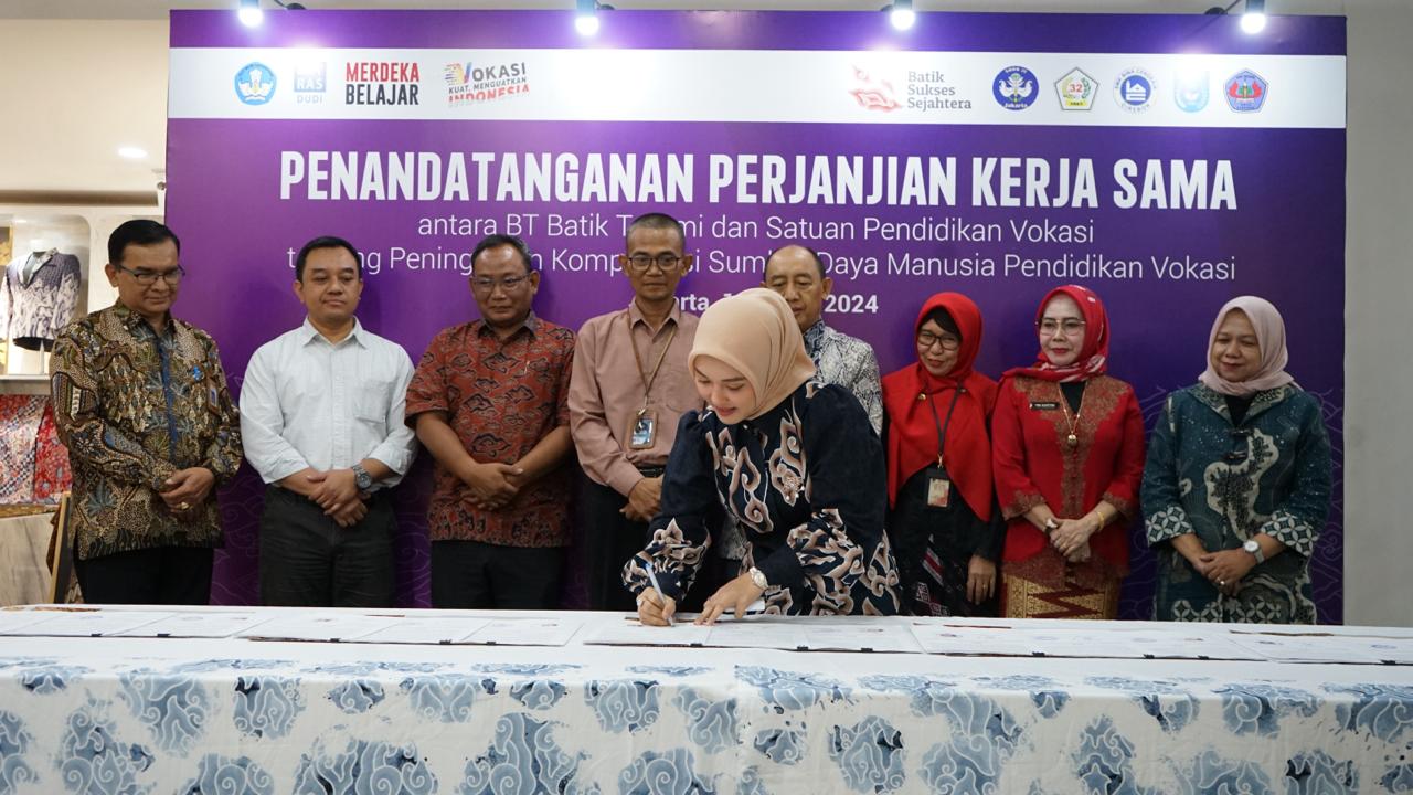Penandatangan Kerja Sama Satuan Pendidikan Vokasi dengan BT Batik Trusmi