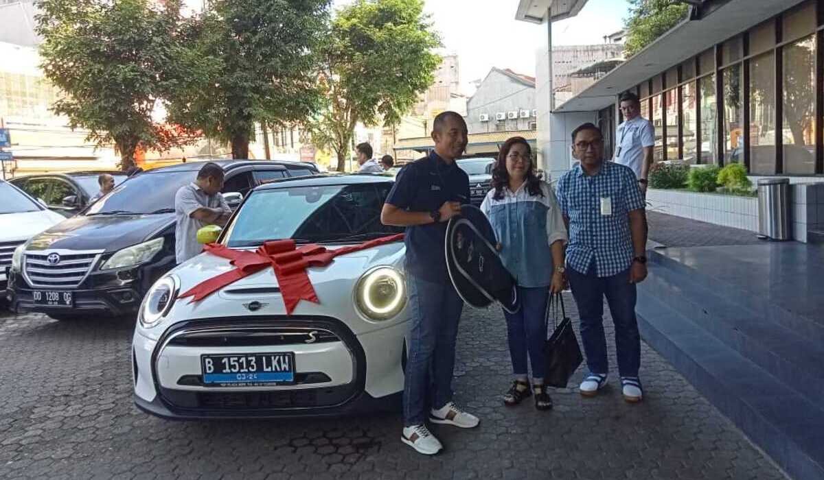 Menerima Banyak Manfaat dan Akhirnya dapat Mini Cooper Listrik dari BRI.