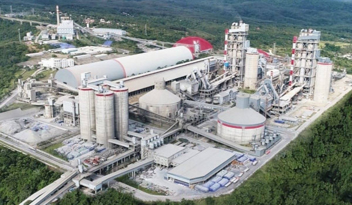 Pabrik semen Merah Putih.