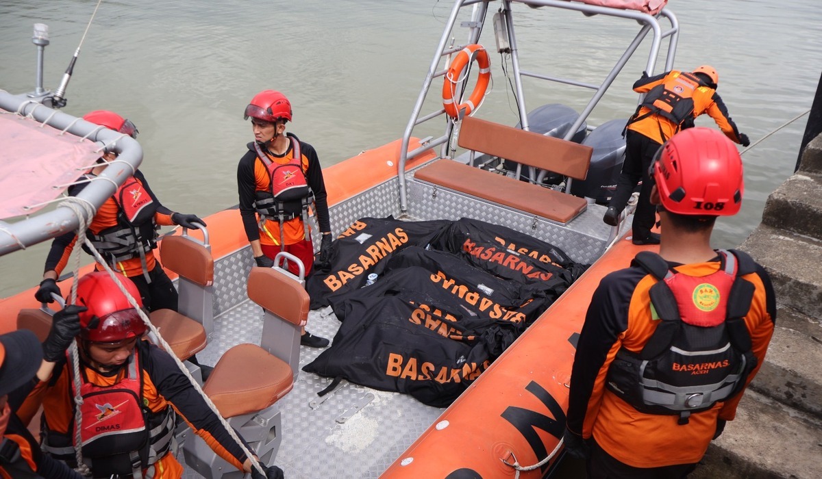 Tim SAR gabungan kembali menemukan 6 jenazah diduga pengungsi Rohingya di Perairan jung Muloh TPI Leumbesoh, Aceh.