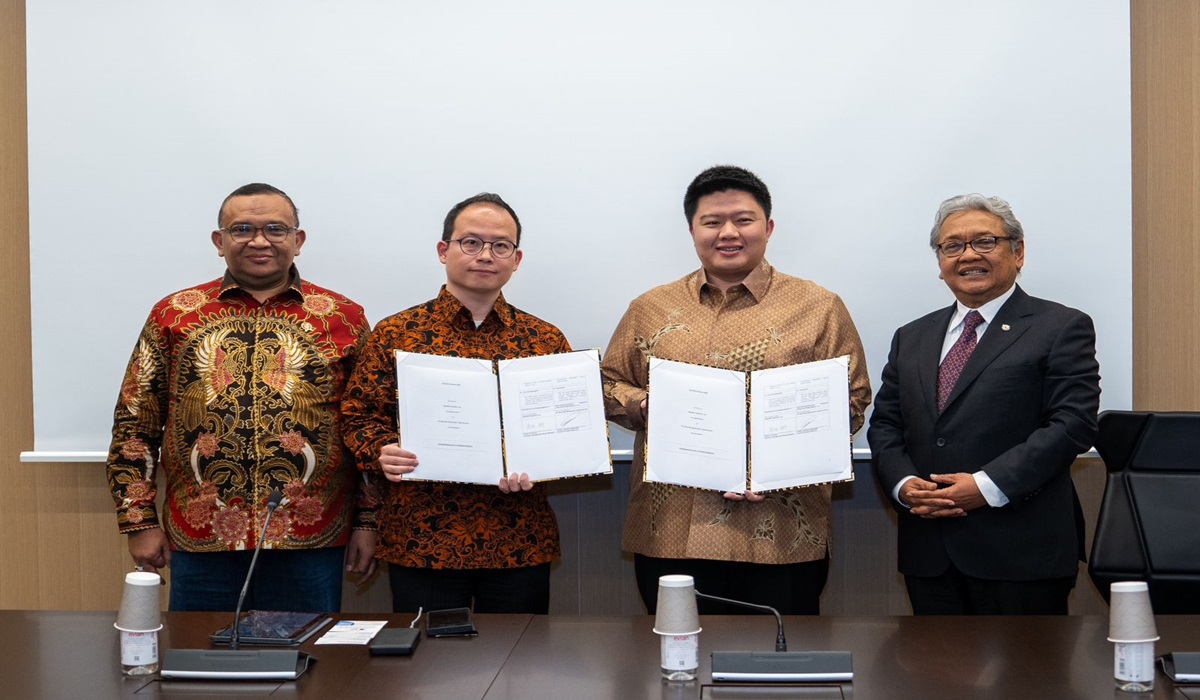 Penandatanganan kerja sama antara Fin+ dan Crowd Credit Incorporation