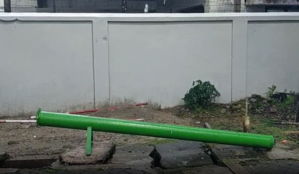 Meriam sundut di Masjid Agung Al-Araaf 