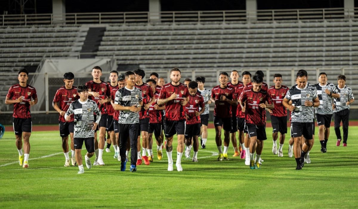 Sejumlah pesepak bola Timnas Indonesia melakukan latihan di Stadion Madya, Senayan, Jakarta.