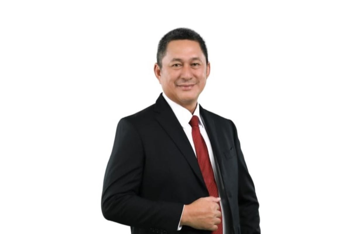 Direktur Utama PT Surveyor Indonesia Sandry Pasambuna