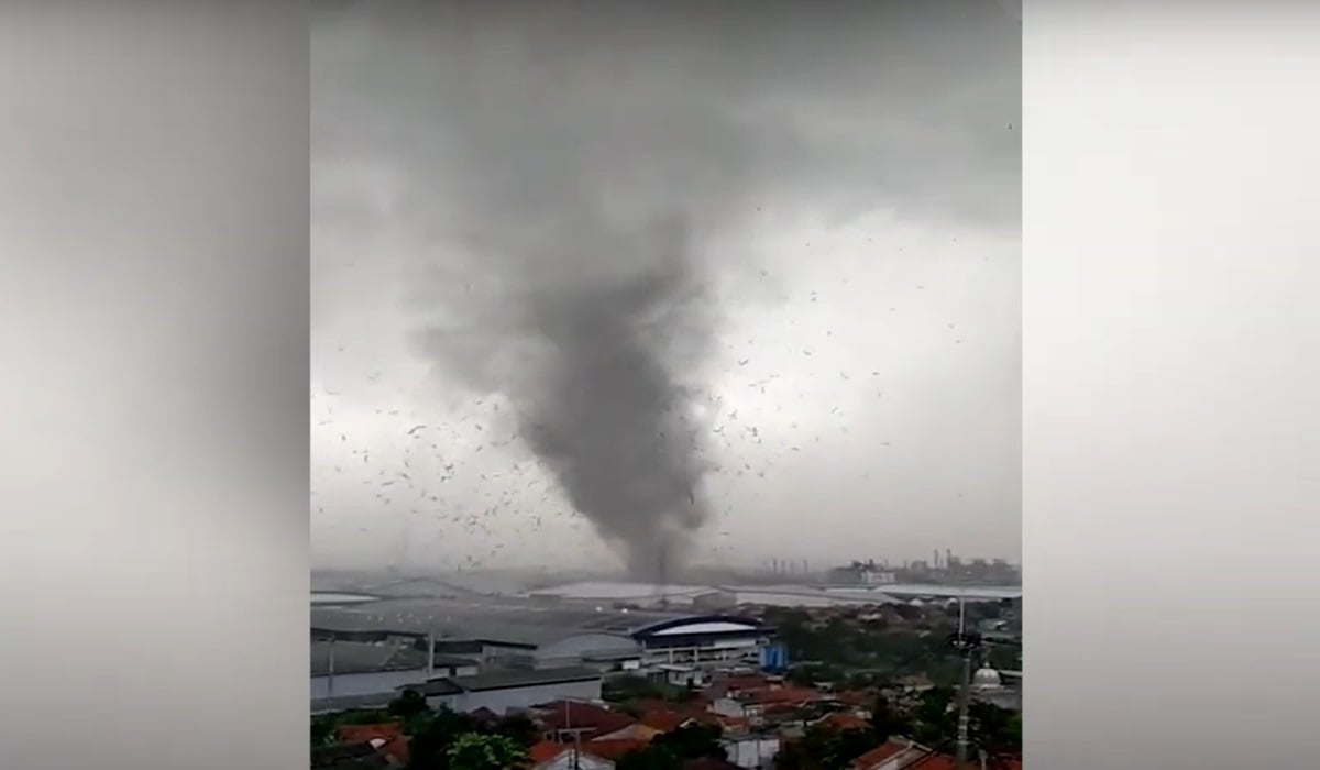 BMKG mendefinisikan puting beliung sebagai fenomena pusaran angin pada skala yang lebih kecil jika dibandingkan dengan tornado