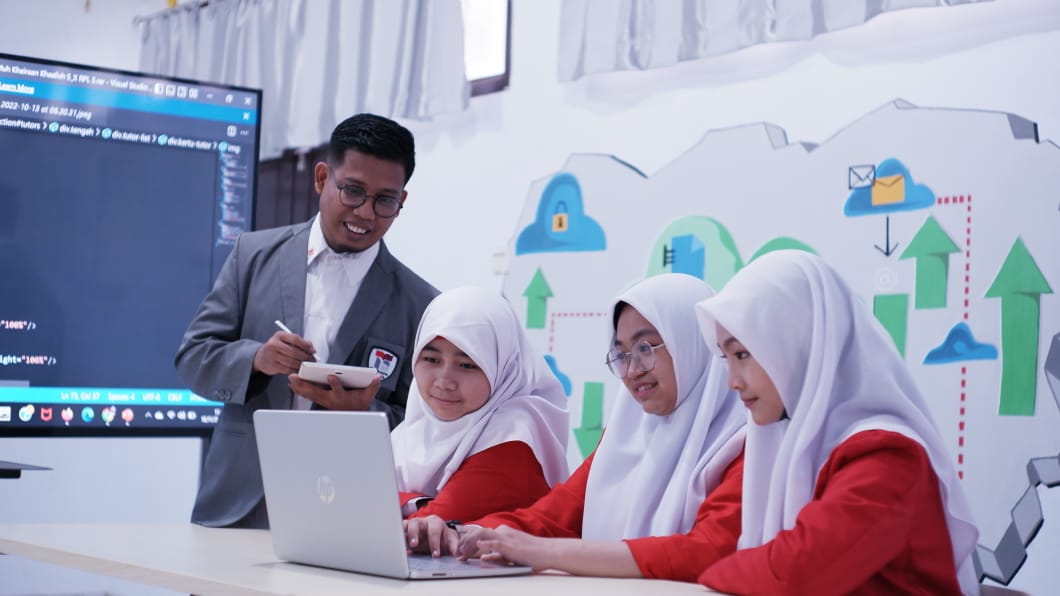 Proses belajar mengajar di SMK Telkom Makassar