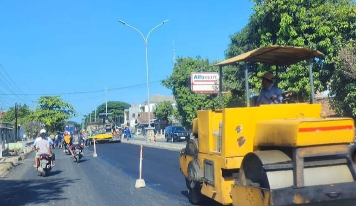 Perbaikan jalur Pantura Demak-Kudus dikebut untuk persiapan arus mudik lebaran.