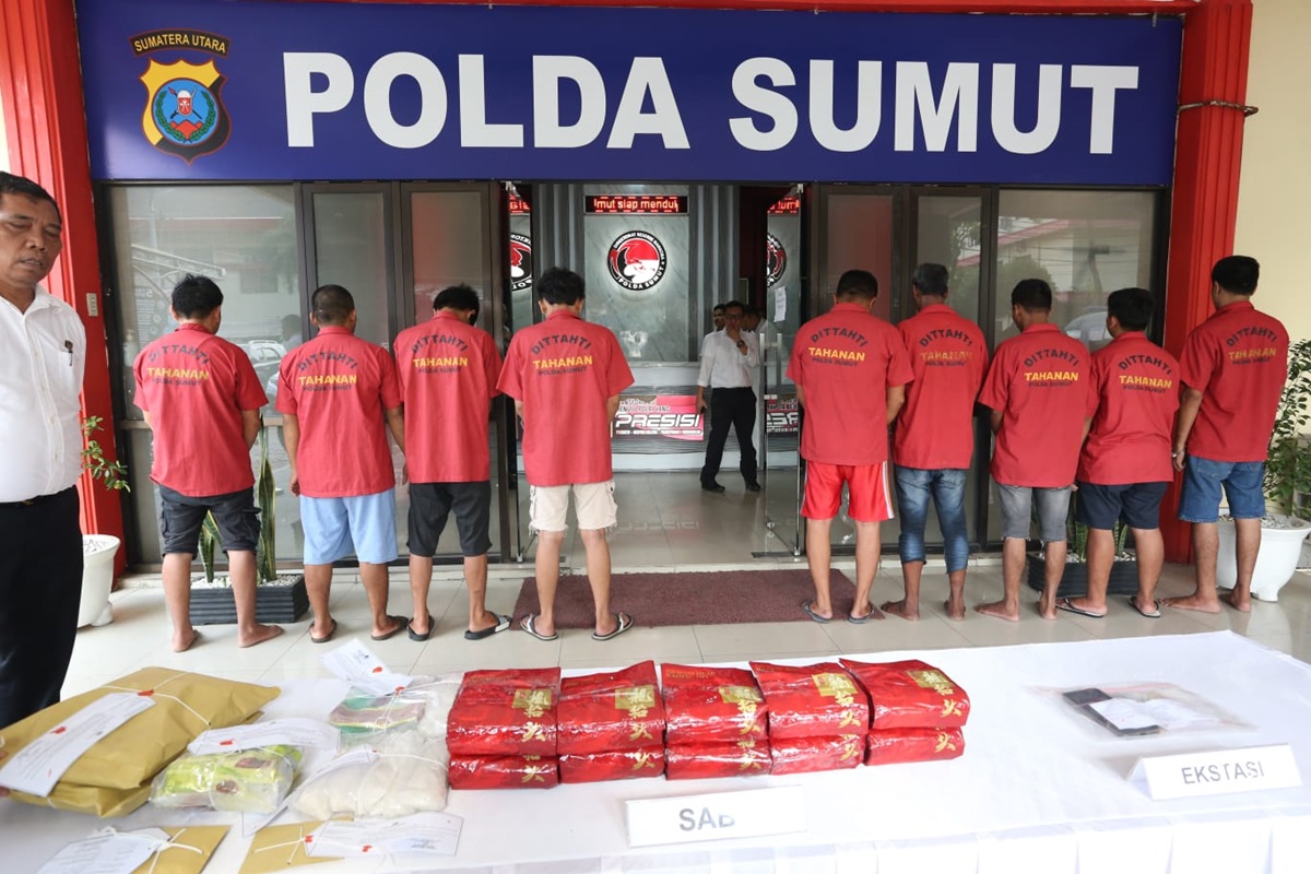 Polda Sumut mengungkap 2.835 kasus peredaran narkotika dan mengamankan 3.860 orang diamankan.