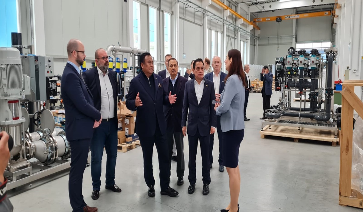 Wakil Ketua DPR RI Bidang Korinbang, Rachmat Gobel, mengunjungi industri pengolahan air laut untuk menjadi air minum di Turki dan Hongaria. 