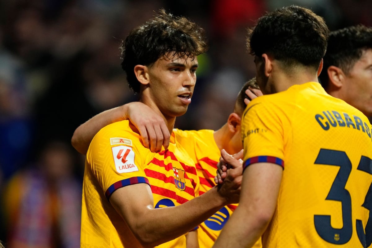 Striker FC Barcelona, Joao Felix usai mencetak gol ke gawang Atletico Madrid di Wanda Metropolitan pada Senin (18/3)