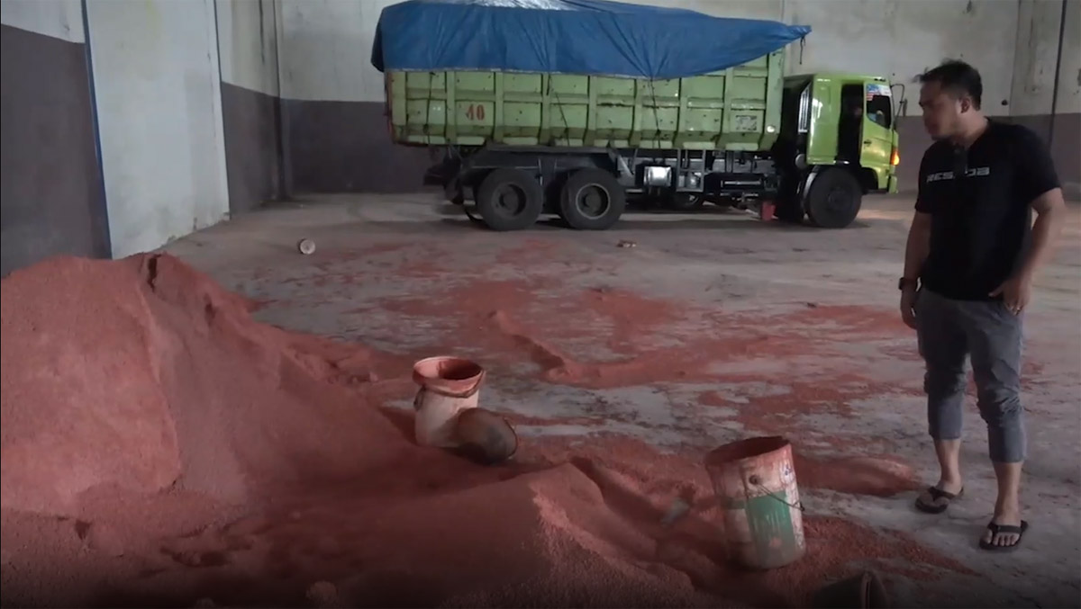Tim Reserse Kriminal Umum Polda Sulawesi Selatan berhasil menemukan gudang tempat penyimpanan 50 ton pupuk subsidi yang diduga dicuri. 