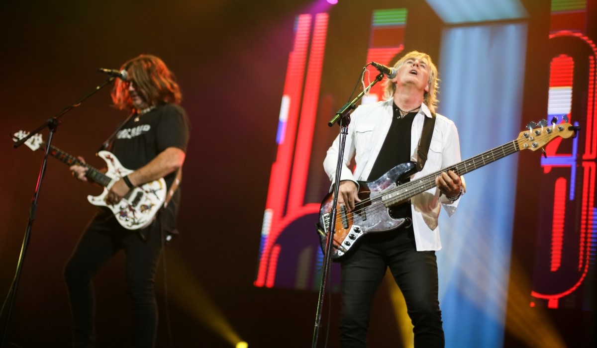 Grup musik The Chicago Experience menghibur penonton saat konser BNI Java Jazz Festival 2023 di Jiexpo Kemayoran 