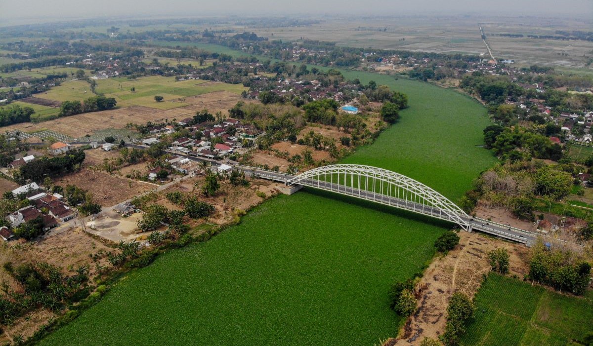 Foto udara kondisi Sungai Bengawan Solo di Bojonegoro, Jawa Timur