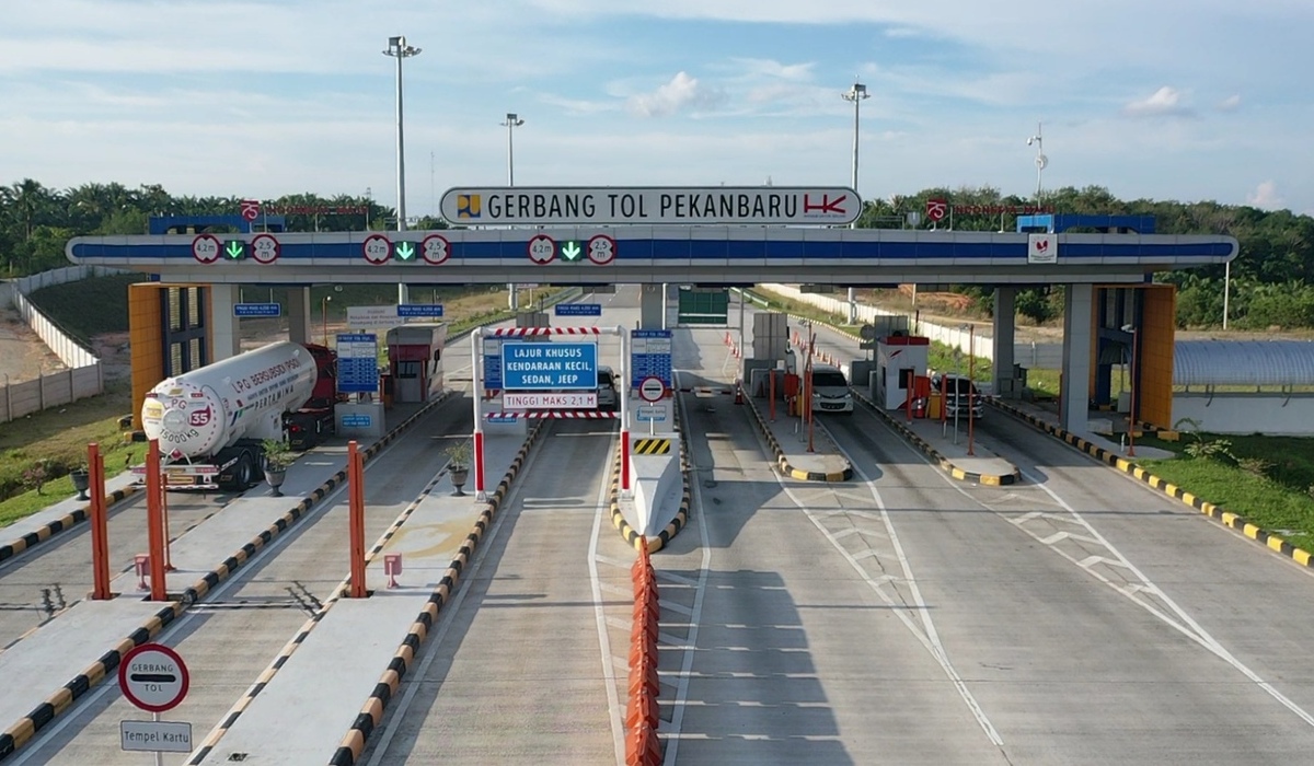 Gerbang tol Pekanbaru-Dumai.