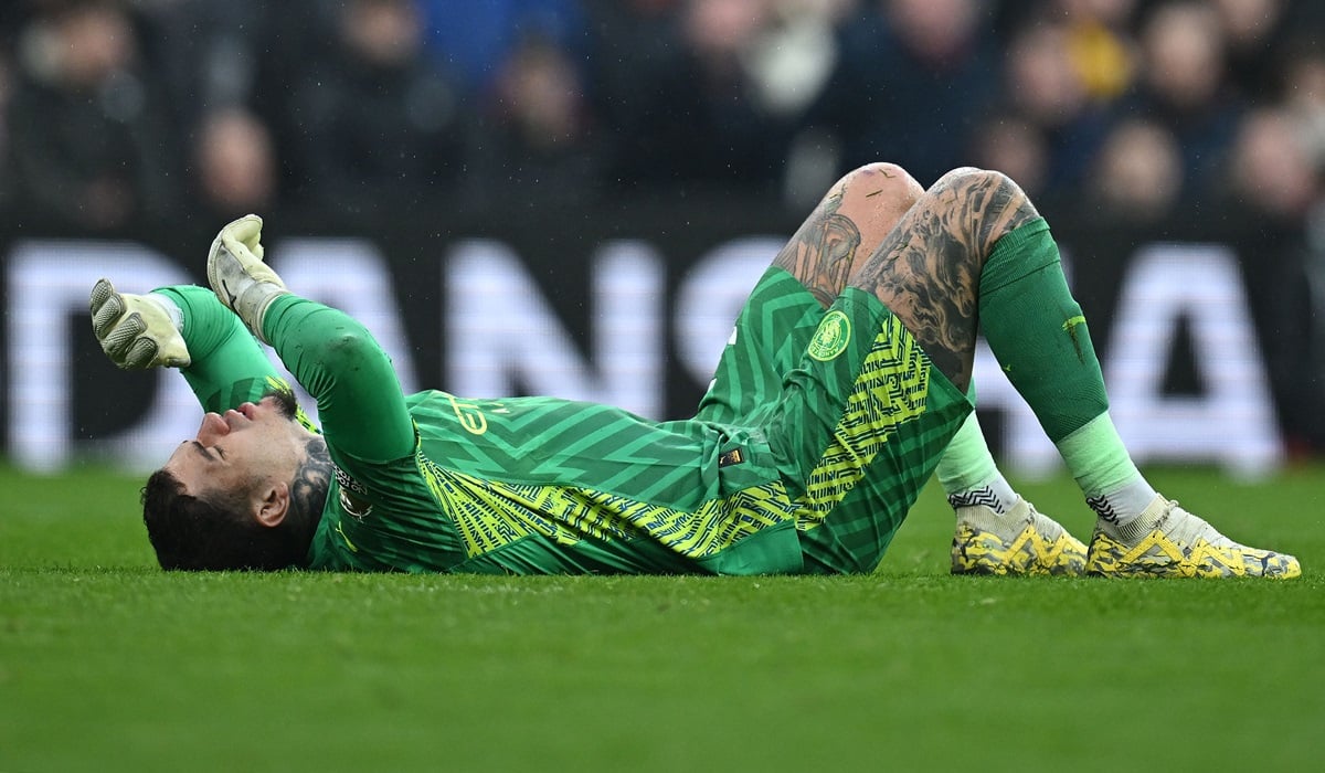 Penjaga gawang Manchester City Ederson mengalami cedera di laga Liga Primer Inggris melawan Liverpool.