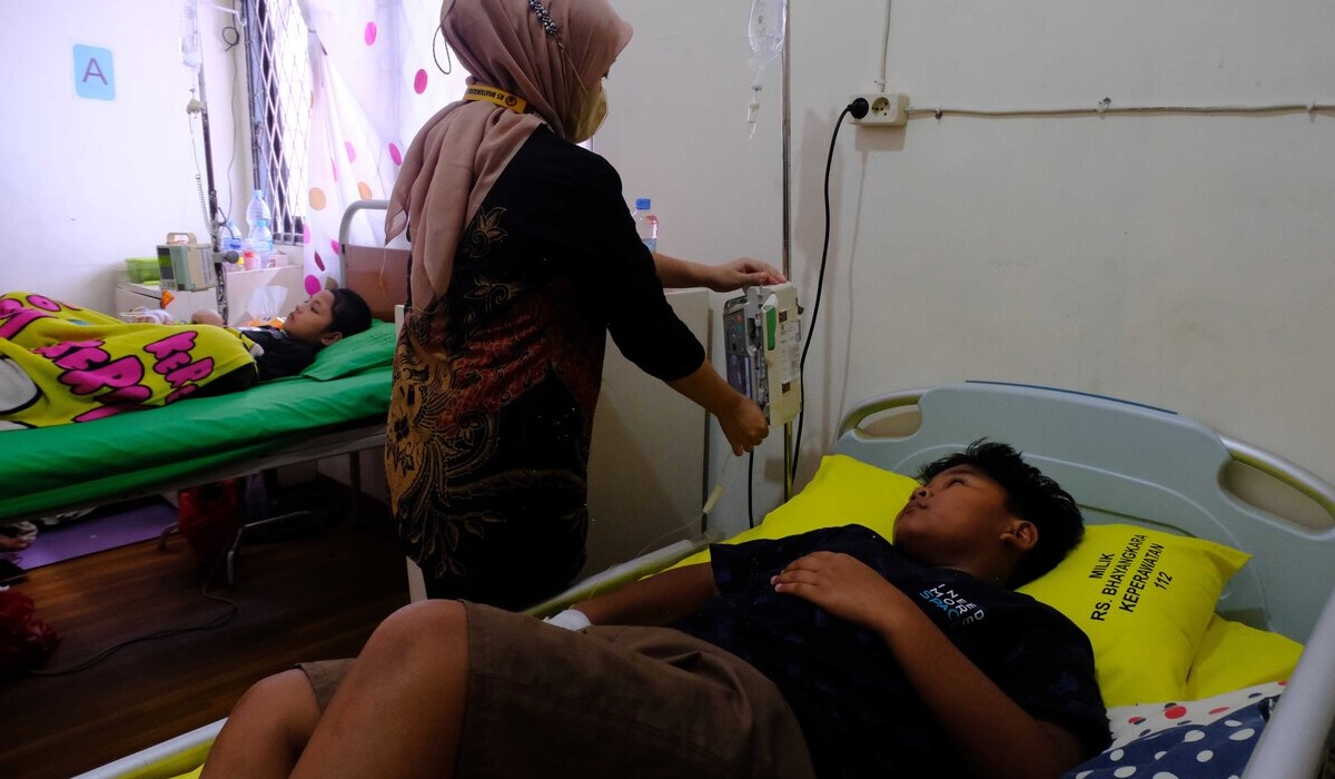 Ilustrasi perawatan pasiden DBD.