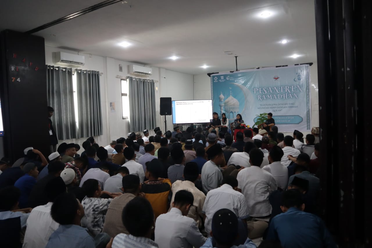 Ratusan siswa SMK Telkom Makassar mengikuti pelatihan literasi digital