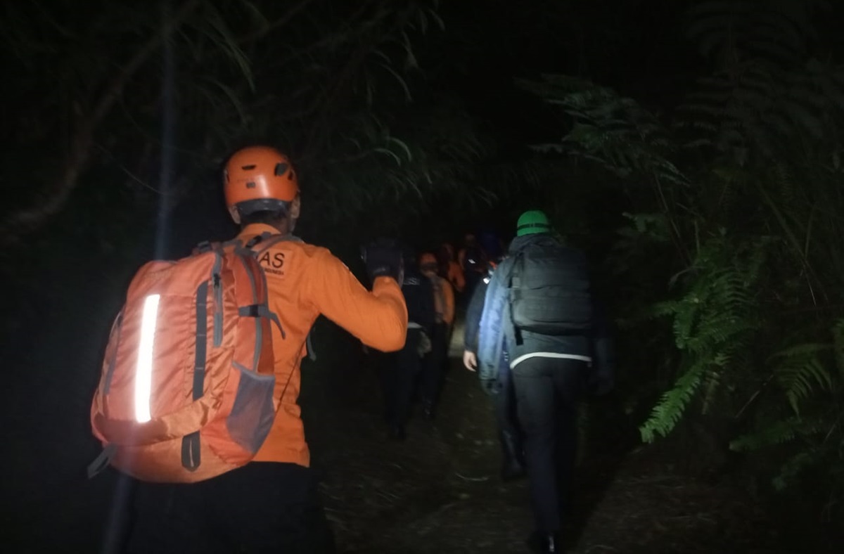 SAR menemukan sesosok jenazah yang belum diketahui identitasnya ditemukan di puncak Gunung Agung.