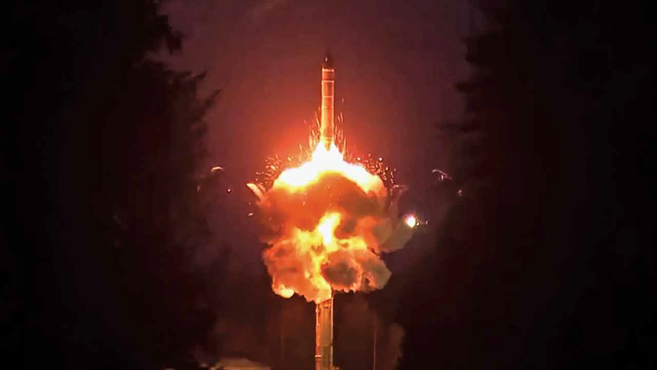 Penembakan rudal balistik antarbenua Yars dilakukan saat uji coba kekuatan dari Kosmodrom Plesetsk di bagian utara Rusia. 