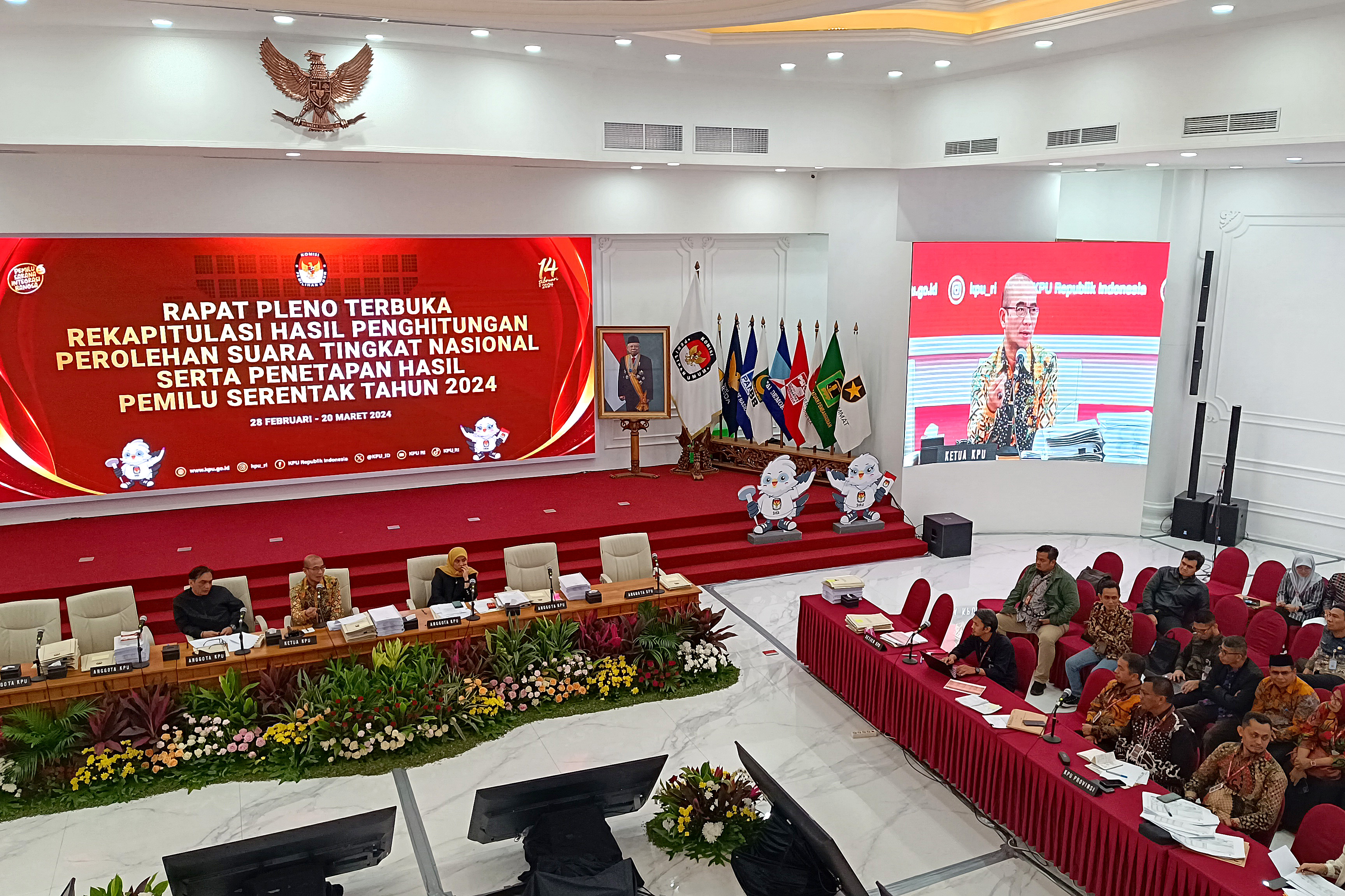 Rapat pleno terbuka rekapitulasi surat suara