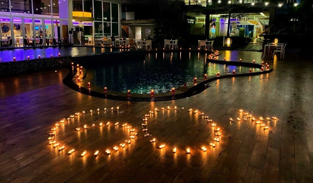 Swiss-Belcourt Bogor menggelar aksi global ”Earth Hour” dengan memadamkan listrik dan penerangan di beberapa titik selama satu jam