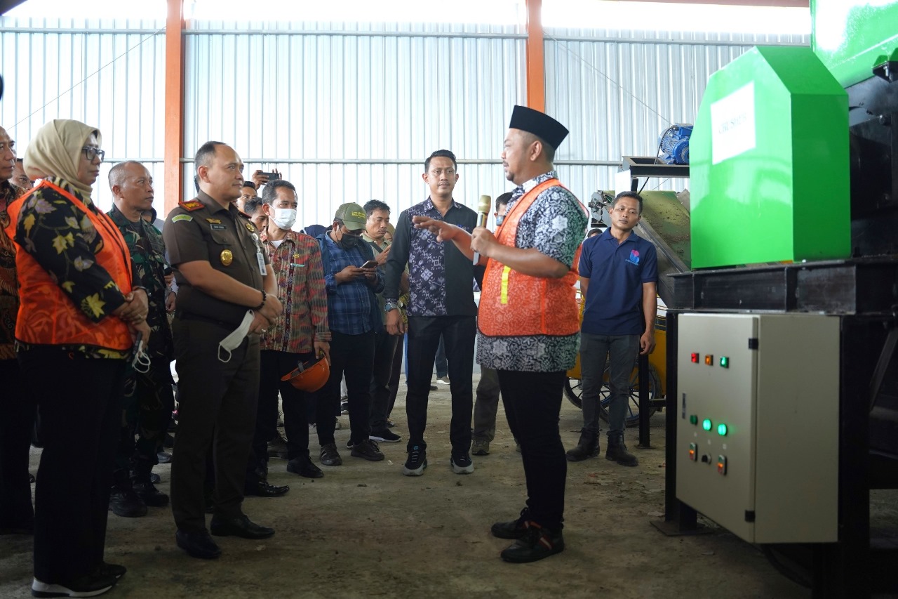 Fasilitas RDF di TPST Belahanrejo dan TPST Ngipik, Kabupaten Gresik, Jawa Timur. 