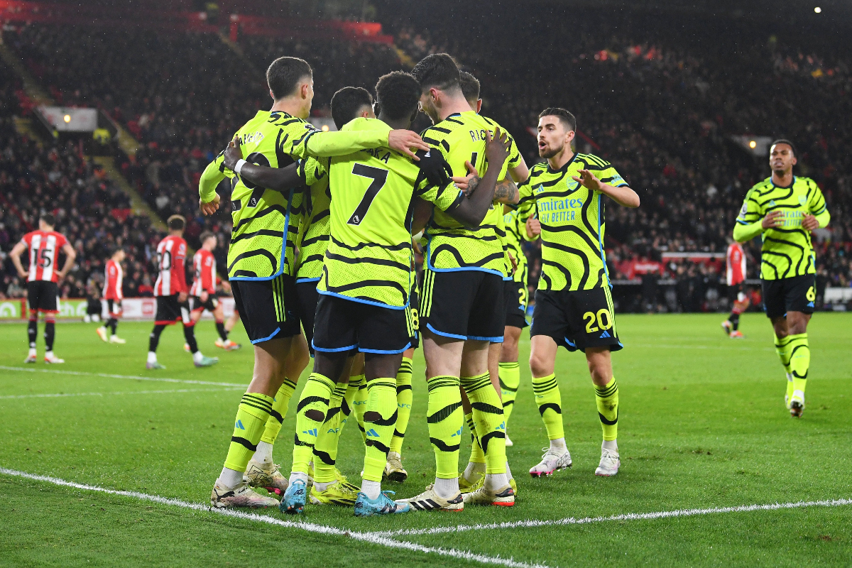 Para pemain Arsenal sedang merayakan golnya usai mencetak 6 gol ke gawangn Sheffield United di Bramall Lane pada Selasa (5/3)