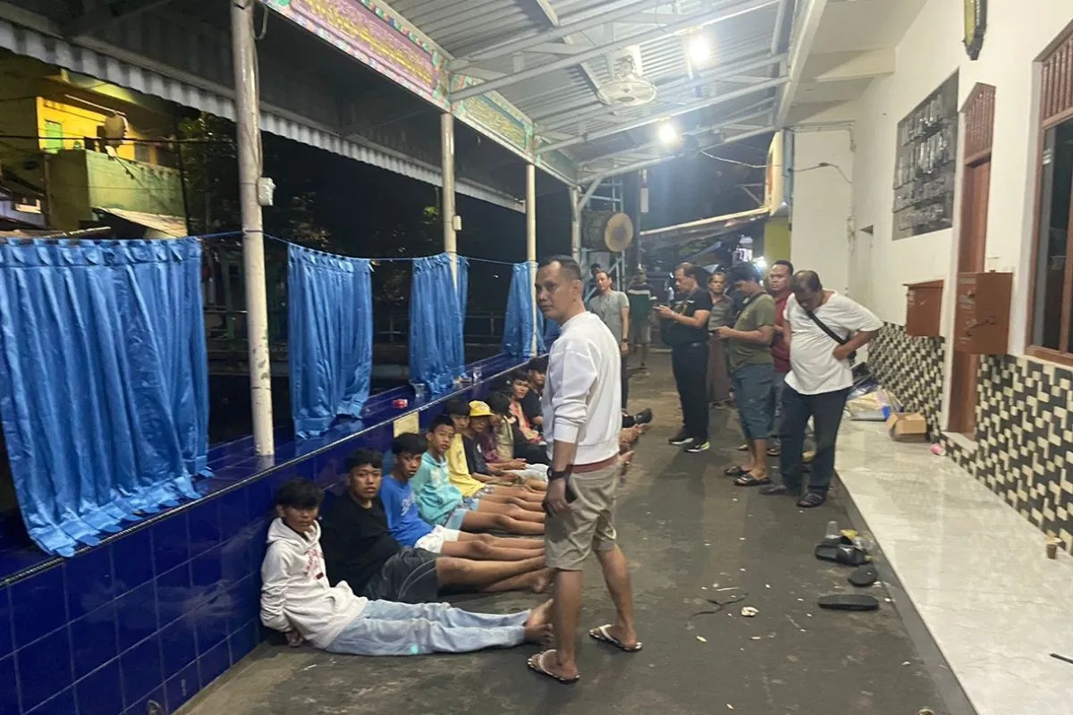 Polisi berhasil menangkap 18 pemuda yang terlibat bentrok di Sawah Besar, Jakarta Pusat, kemarin. 
