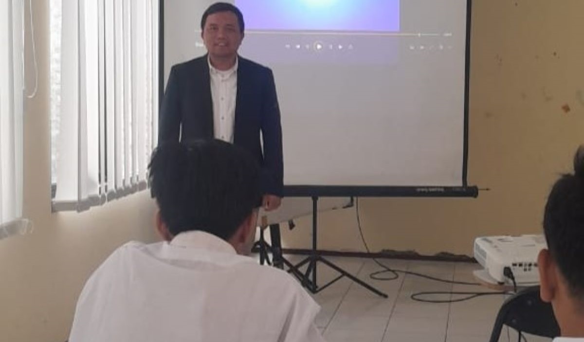 Screening untuk calon pekerja migran Indonesia (CPMI) di Layanan Terpadu Satu Atap Disnaker Cirebon, Sabtu, 9 Maret 2024.