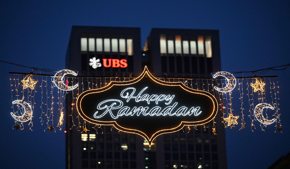 Lampu bertuliskan 'Selamat Ramadan' terlihat di pusat kota Frankfurt, Jerman