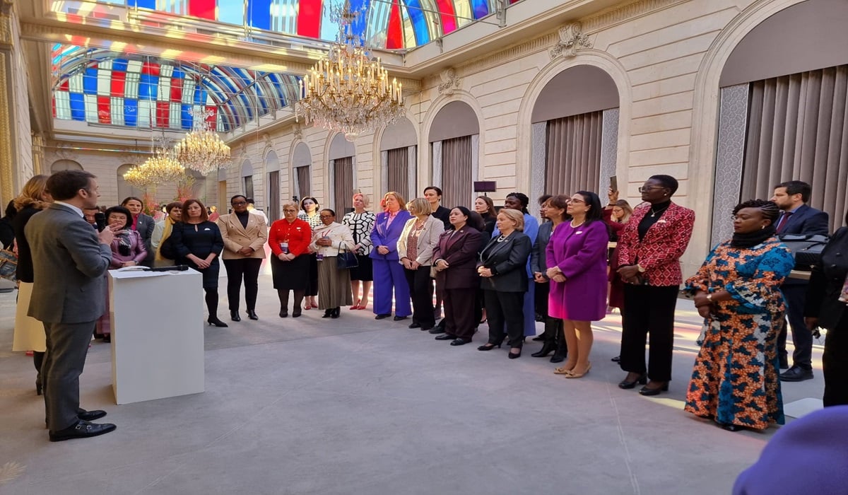 Di Sela KTT di Prancis, Puan Maharani Bertemu dengan Emmanuel Macron