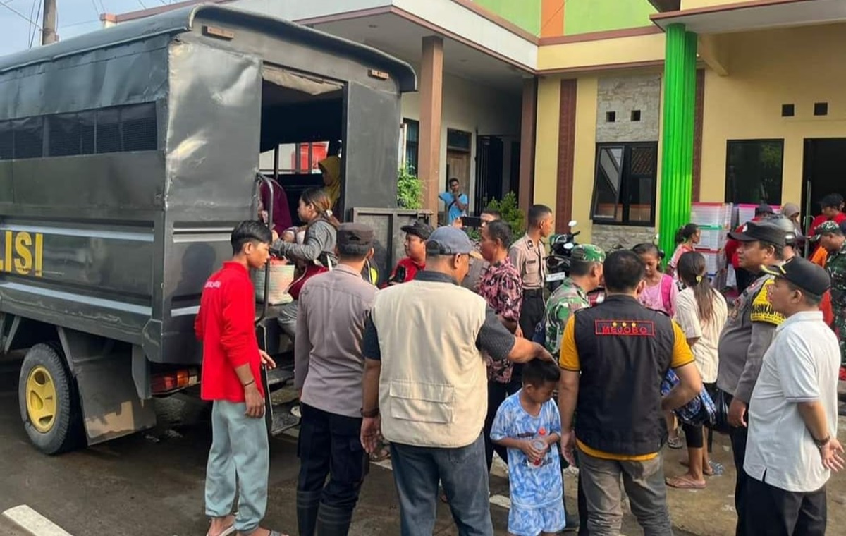 Ribuan Pengungsi Banjir di Posko Kudus dan Demak Dipulangkan