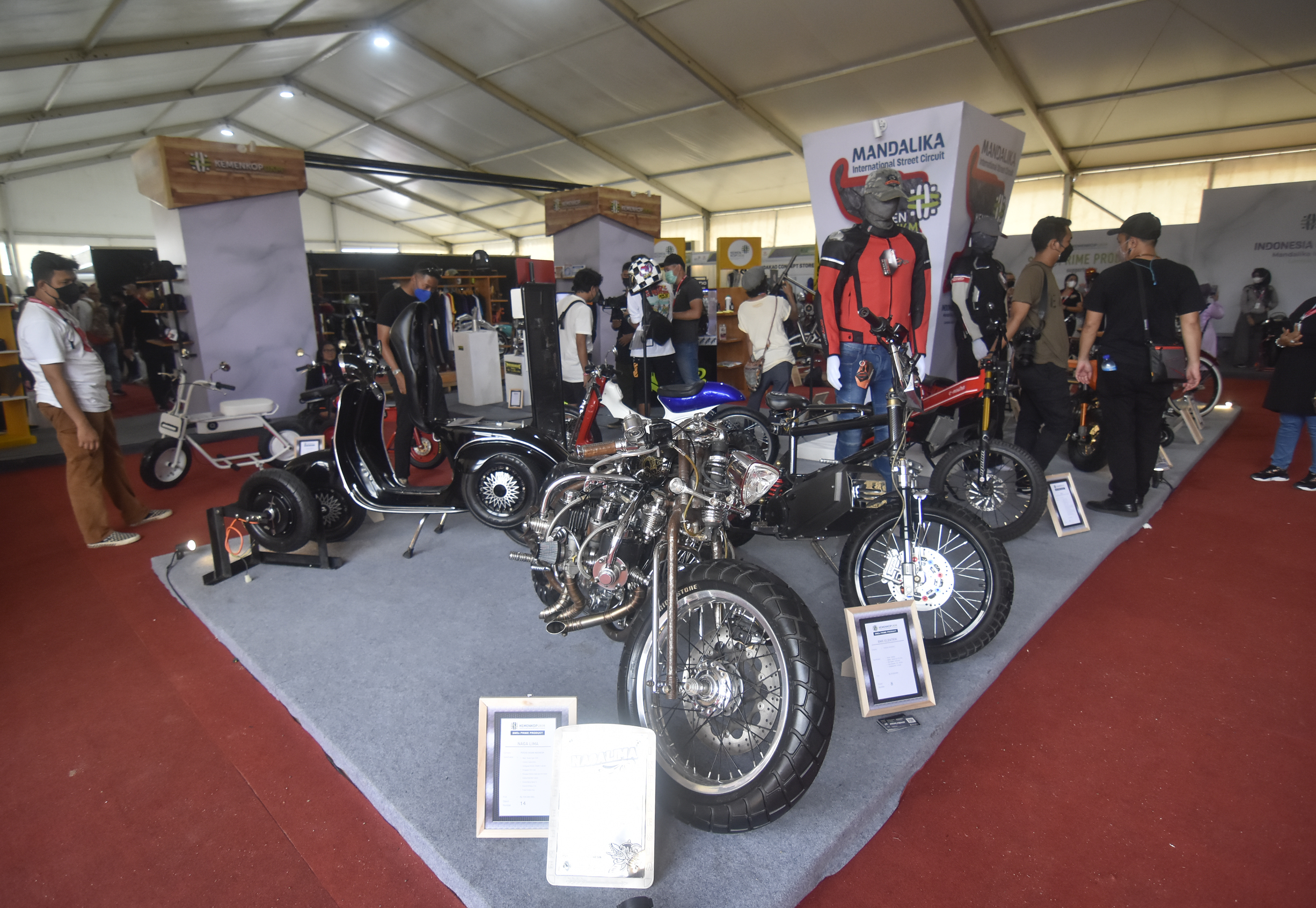 Stand produk UMKM dii KEK Mandalika, Praya, Lombok Tengah, NTB.