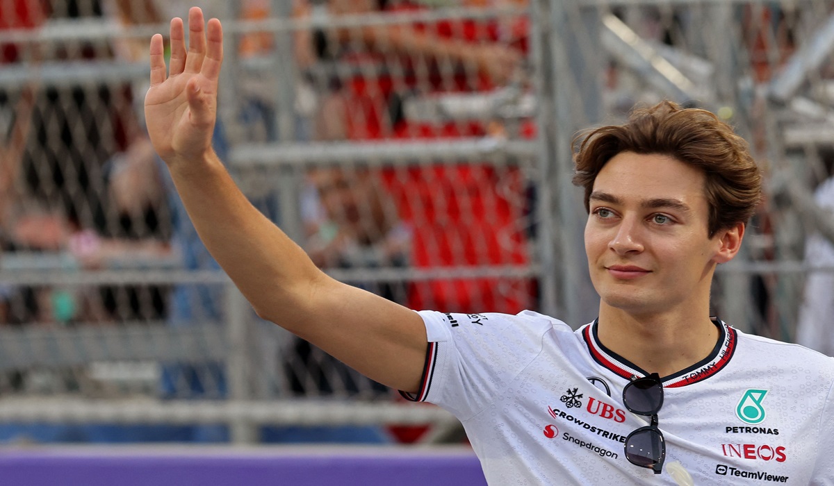 Pembalap Mercedes George Russell