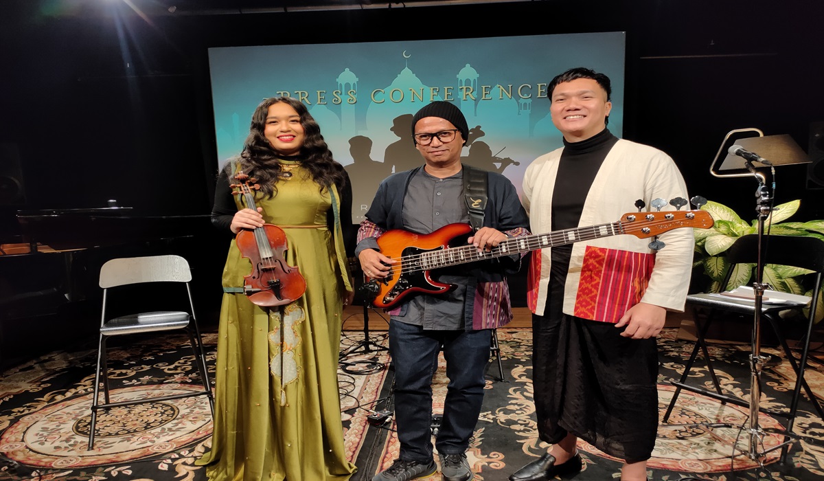 Bintang Indrianto (tengah) bersama Mia Ismi (kiri) dan Haikal Baron