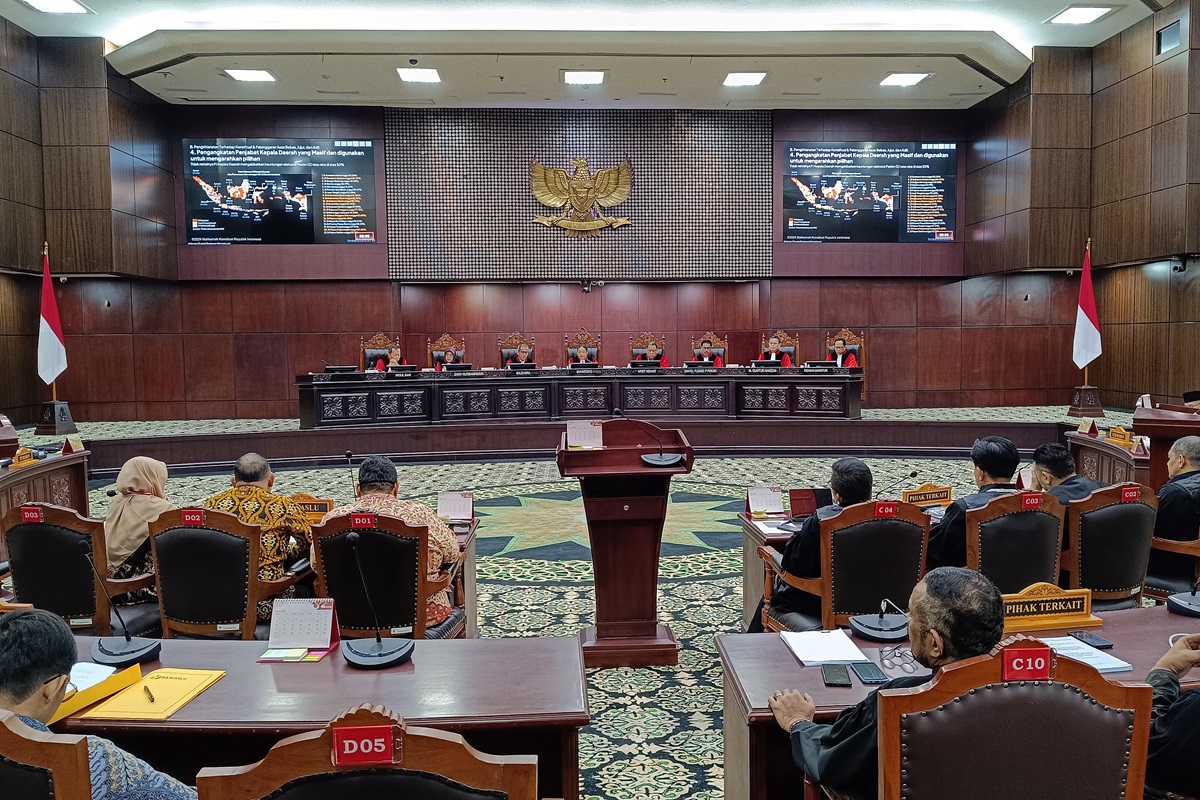 Anis-Muhaimin meminta agar MK membatalkan hasil pilpres dan menggelar pemilihan ulang tanpa pasangan Prabowo-Gibran, atau mengganti cawapres