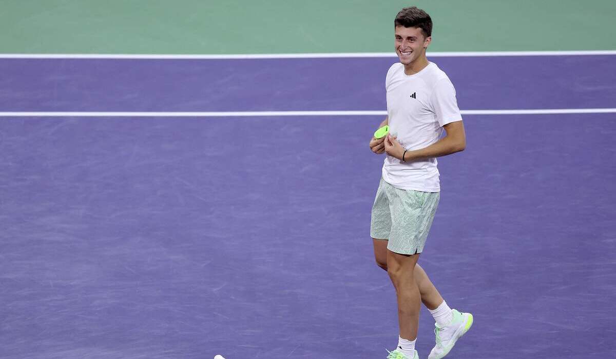 Luca Nardi di pertandingan melawan Djokovic di Indian Wells 2024.