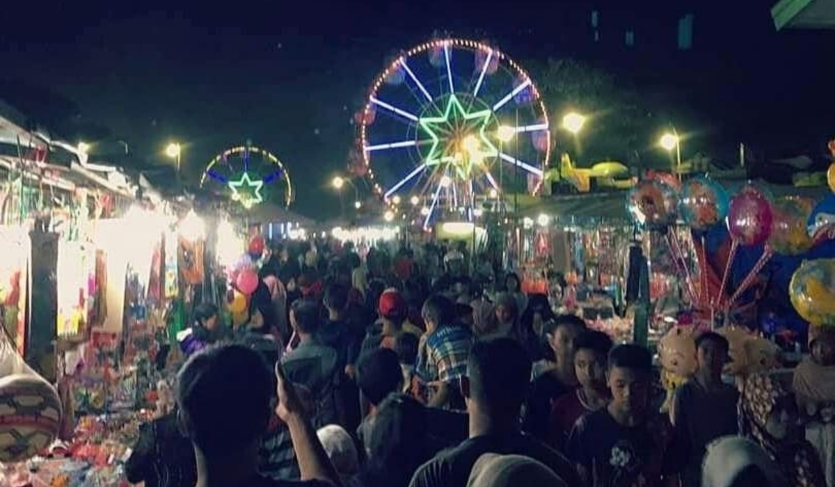 Festival Dandangan Kudus yang digelar untuk menyambut Ramadan.