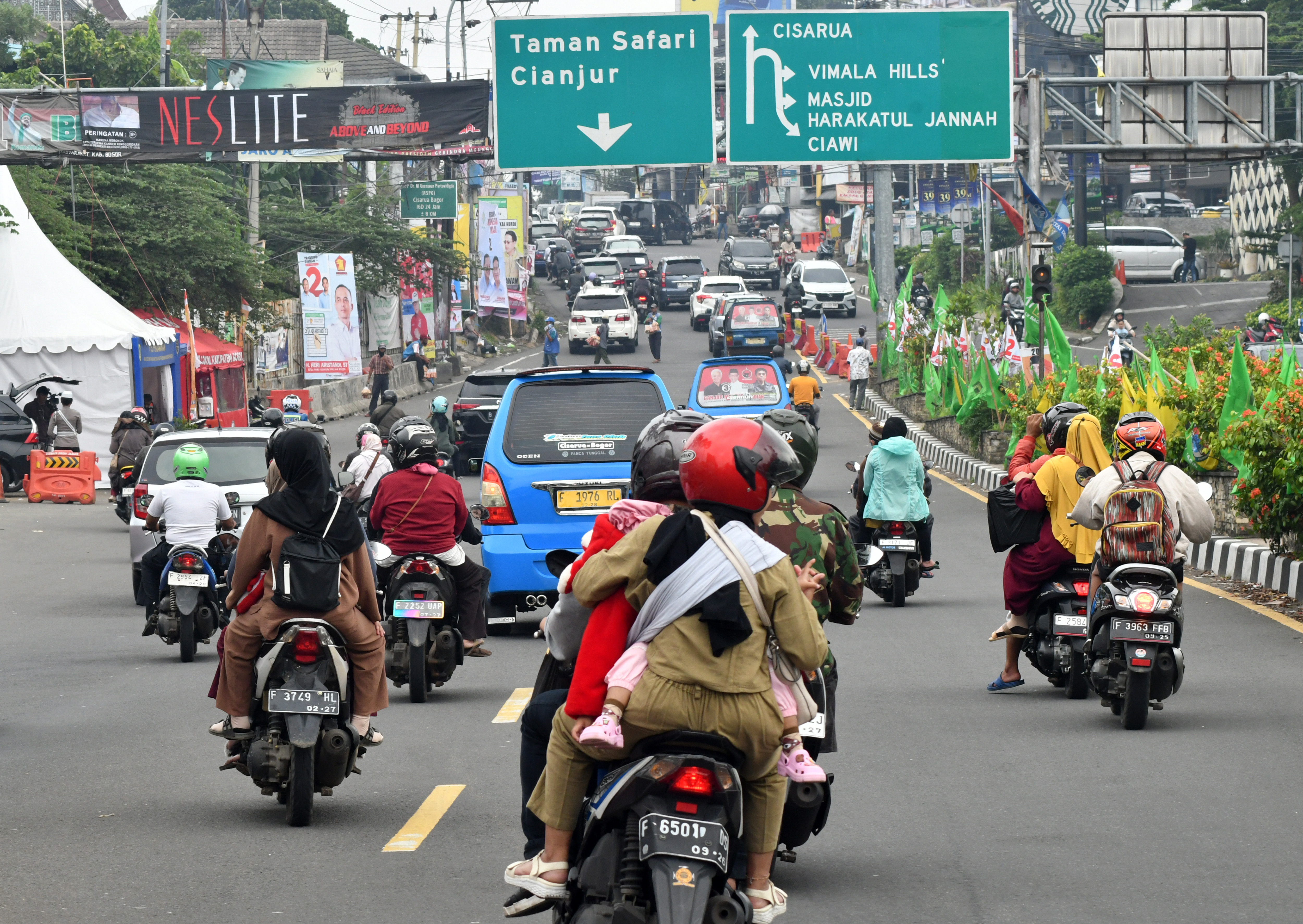 Kepadatan lalu lintas di Jalur Puncak Cianjur-Bogor