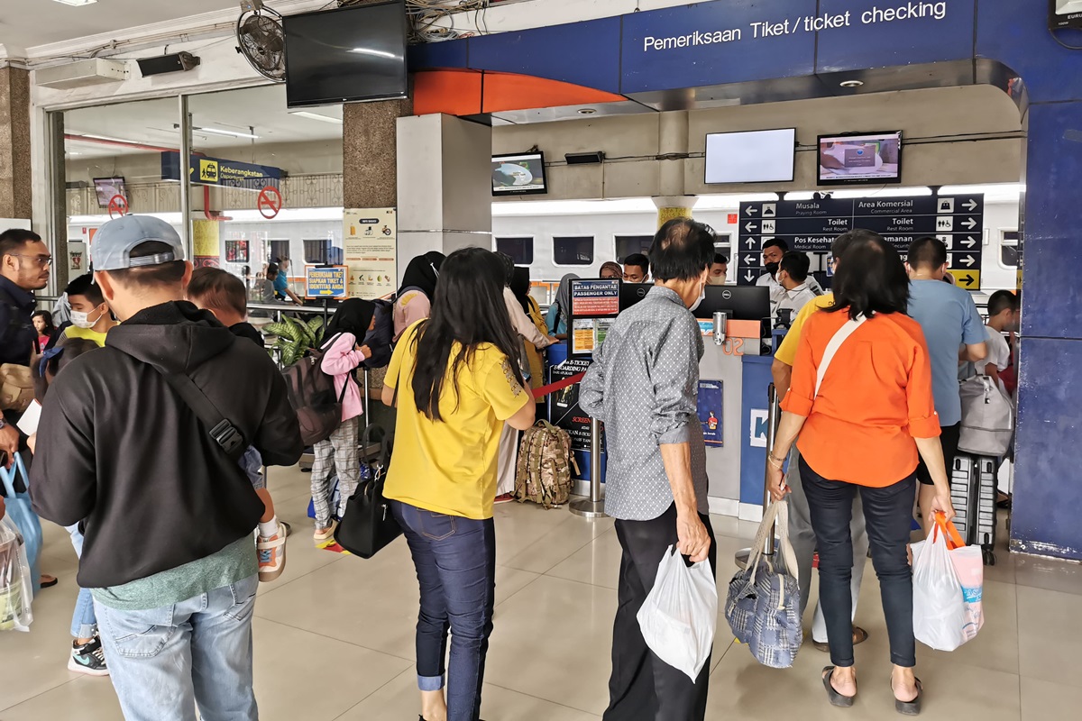 Ilustrasi - Wakil Ketua Komisi V DPR, Roberth Rouw, menyerukan tarif mudik tetap terjangkau bagi masyarakat Indonesia