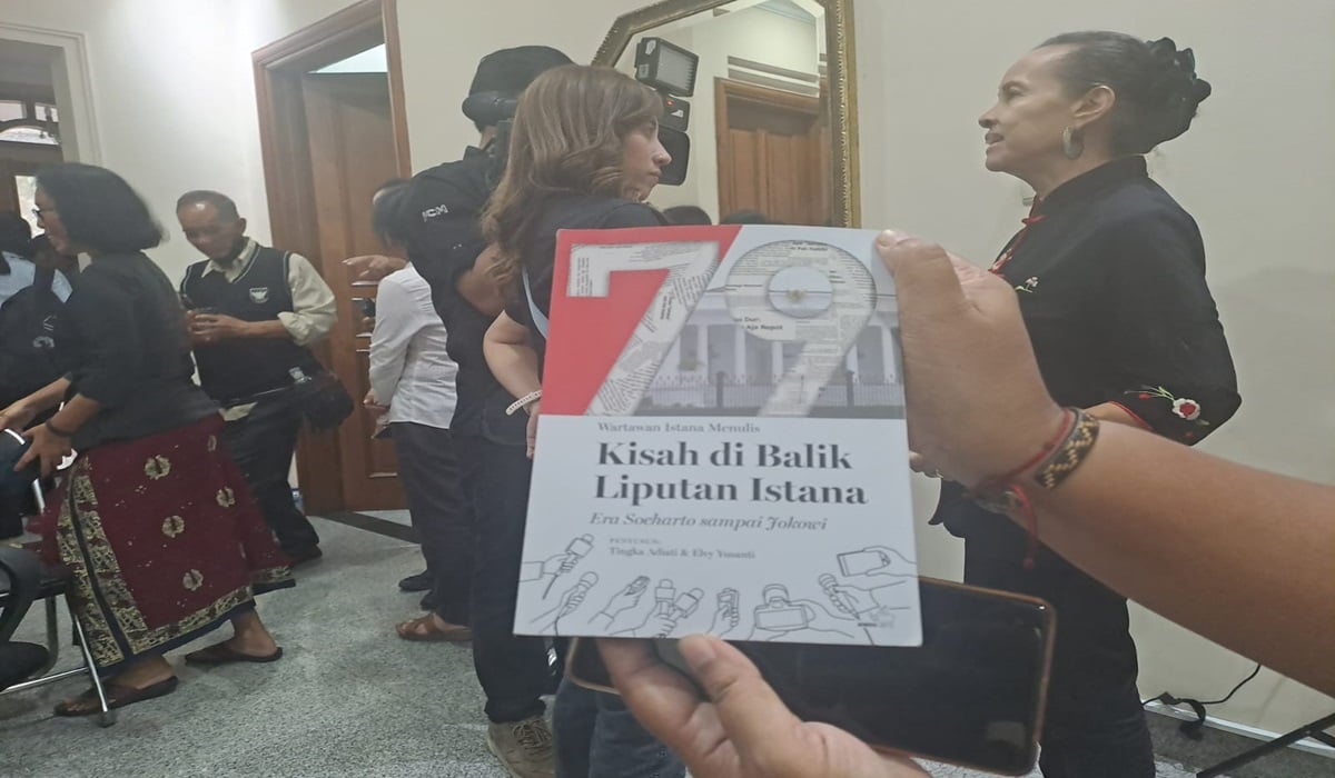 Kover buku 79 Cerita di Balik Liputan Istana saat acara bedah buku, Kamis (7/3).