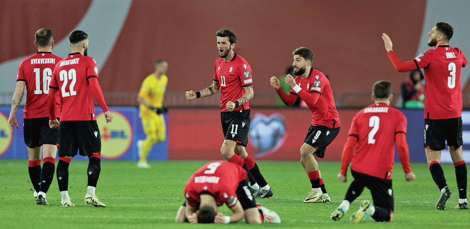 Selebrasi pemain Georgia setelah menang adu penalti pada pertandingan final play-off Kualifikasi Euro 2024 di Tbilisi, Georgia, kemarin.