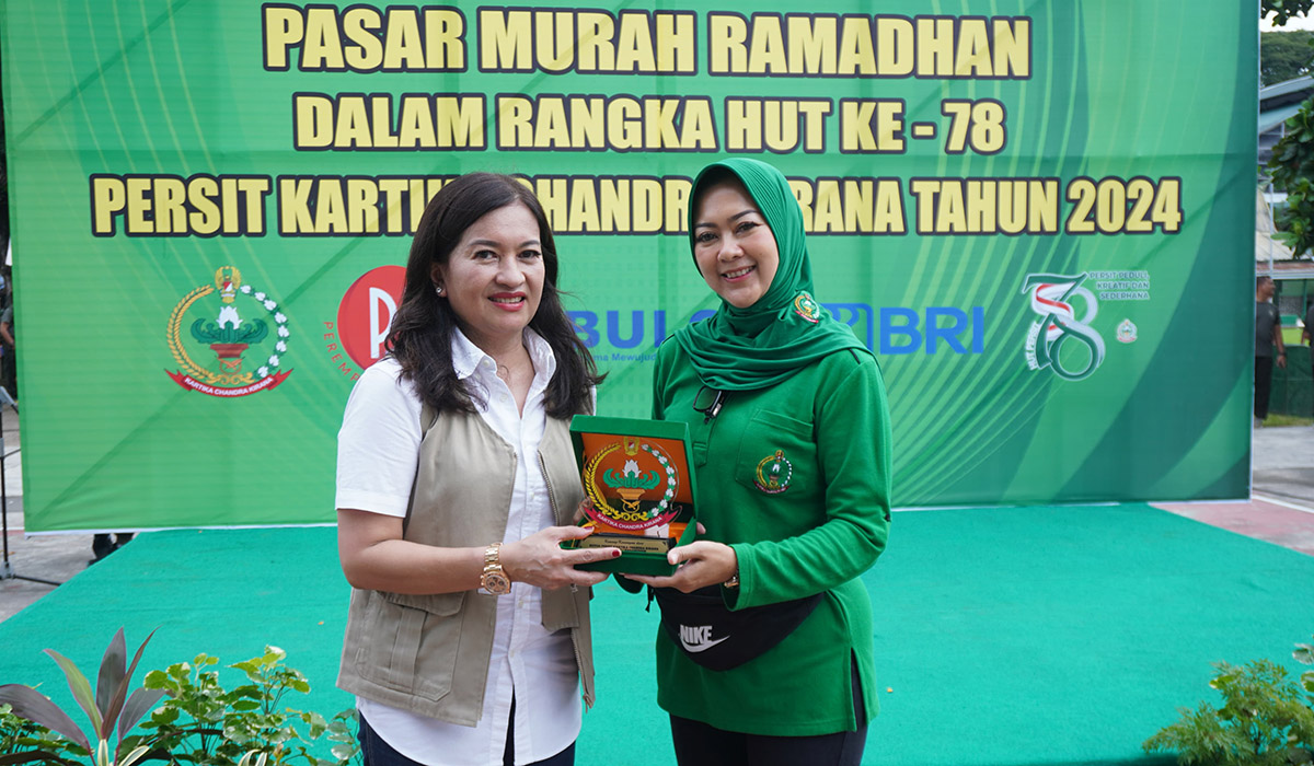 Persatuan Istri Tentara (Persit) Kartika Chandra Kirana dan Perempuan Jenggala menggelar Pasar Murah Ramadhan di Sulsel.