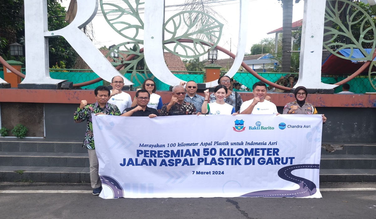 Peresmian jalan aspal plastik di Garut