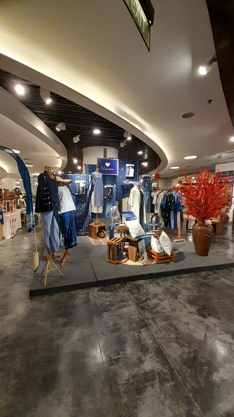 Soloputri mengangkat tema batik Jakarta, Bali dan Nusantara.