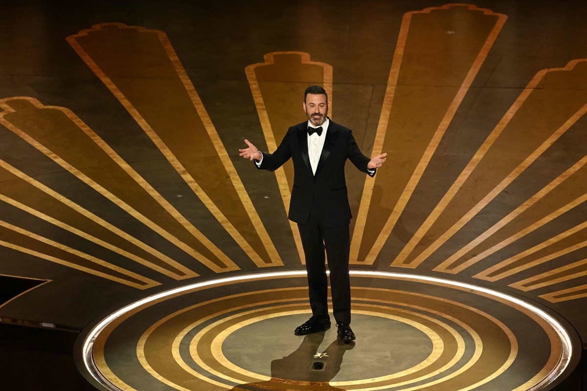 Jimmy Kimmel membuka Oscars 2024 dengan tampil dalam adegan 