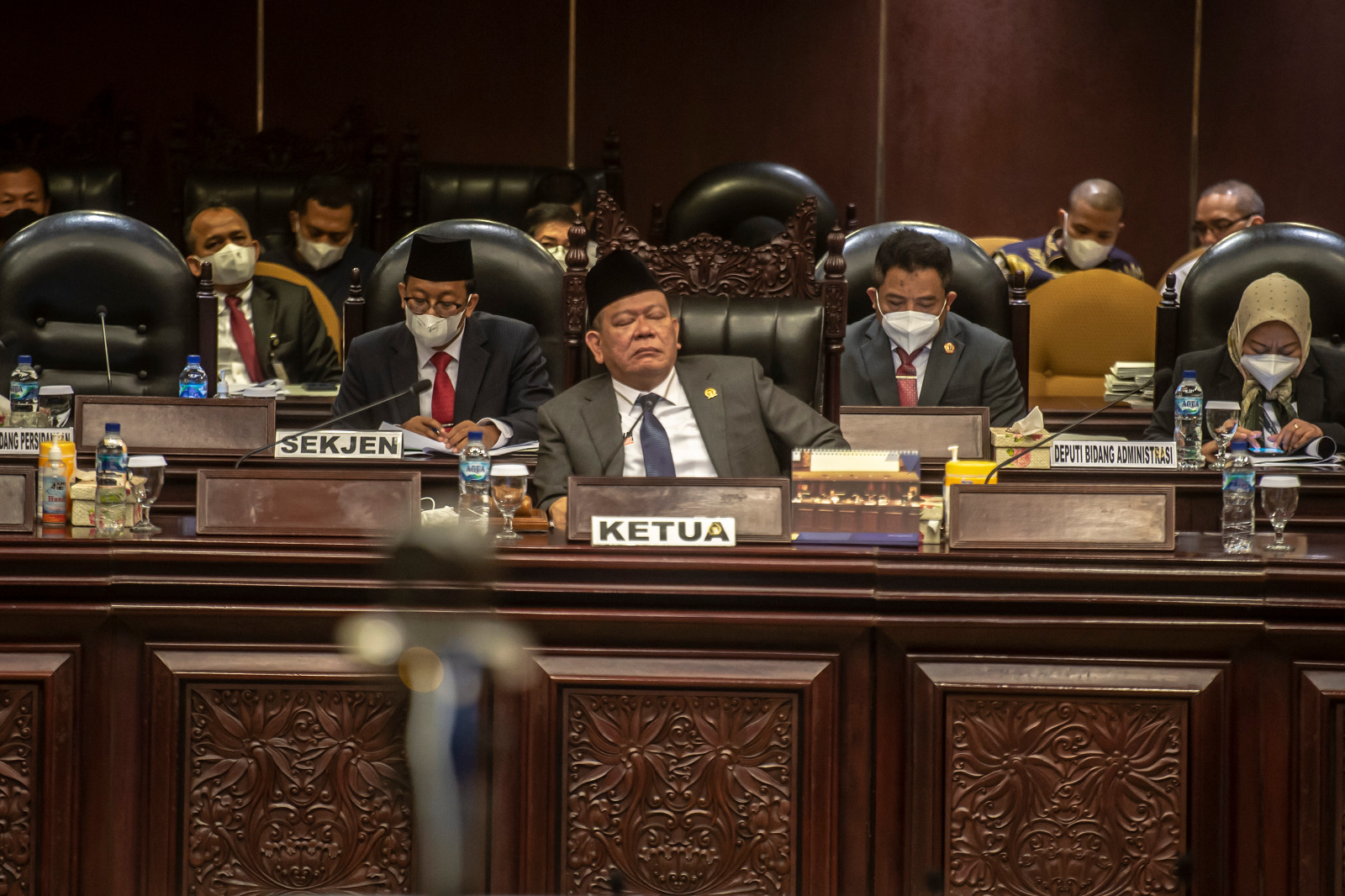 Ketua DPD AA LaNyalla Mahmud Mattalitti memimpin jalannya Sidang Paripurna DPD Kompleks Parlemen, Jakarta.